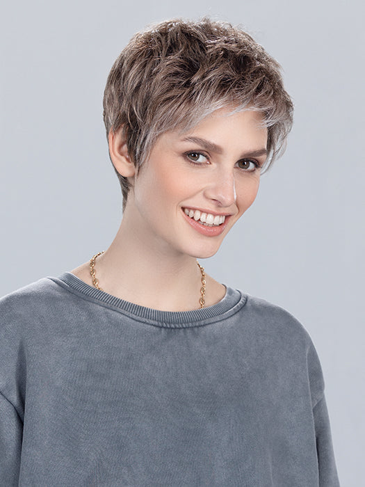 Chat by Ellen Wille in Smoke Frosted